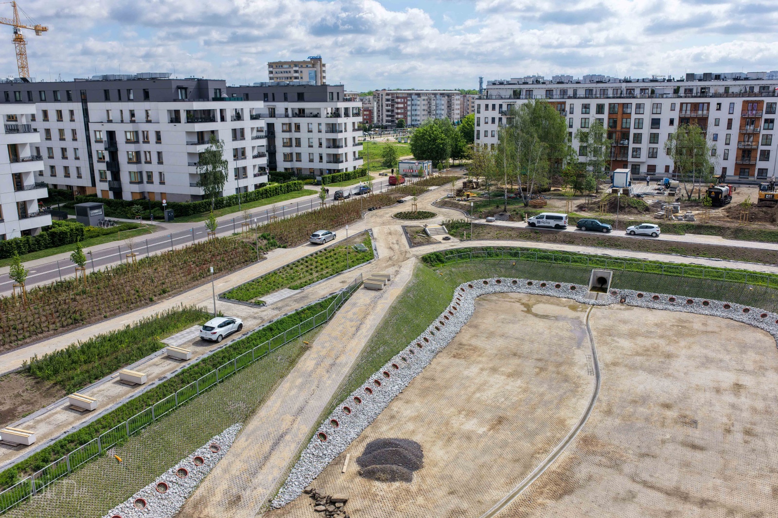 BUDUJĄ ZBIORNIK I DROGĘ