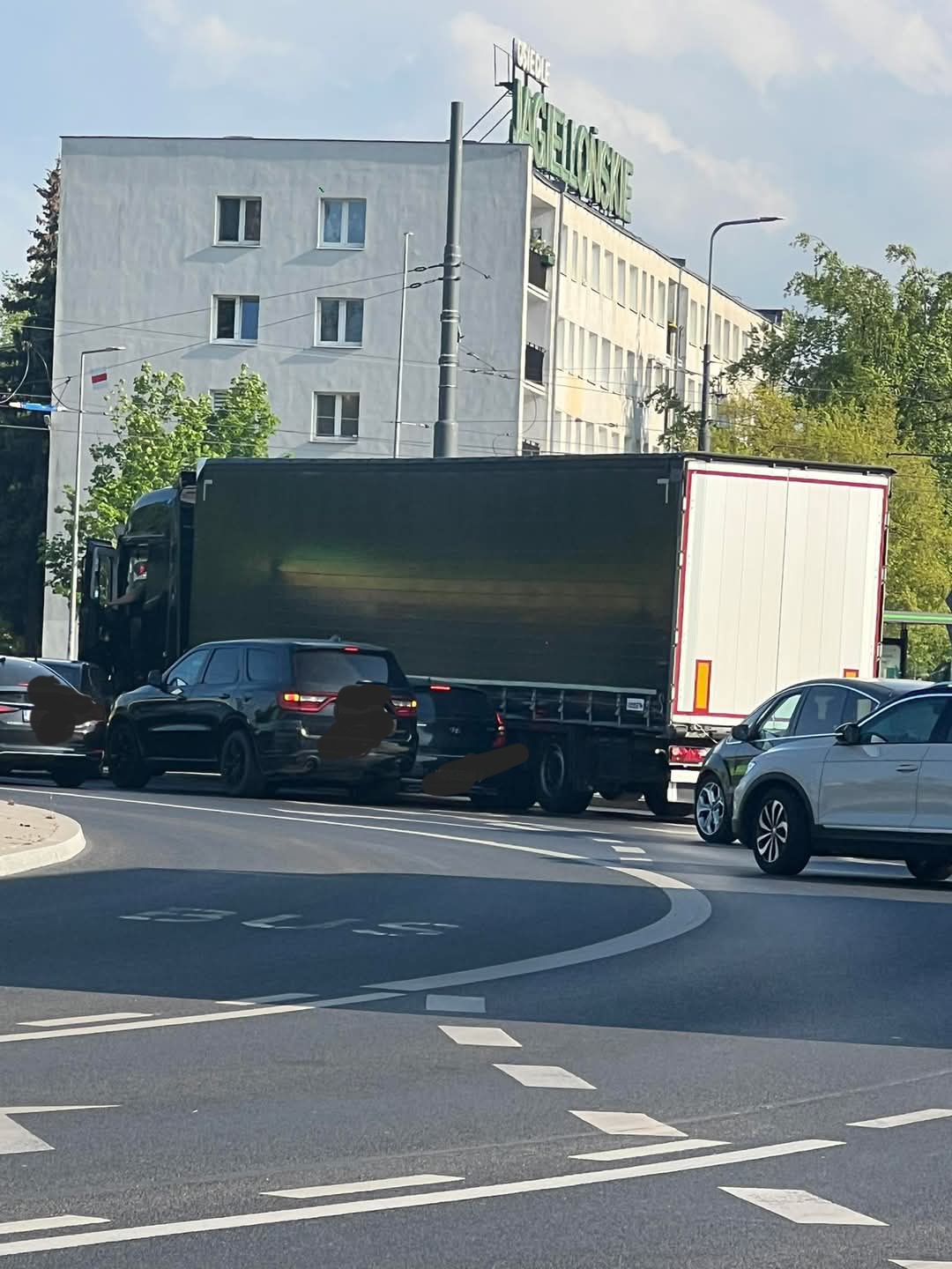 NIEBEZPIECZNE RONDO