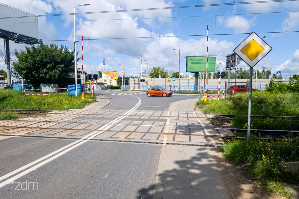 ZAMKNĄ PRZEJAZDY KOLEJOWE