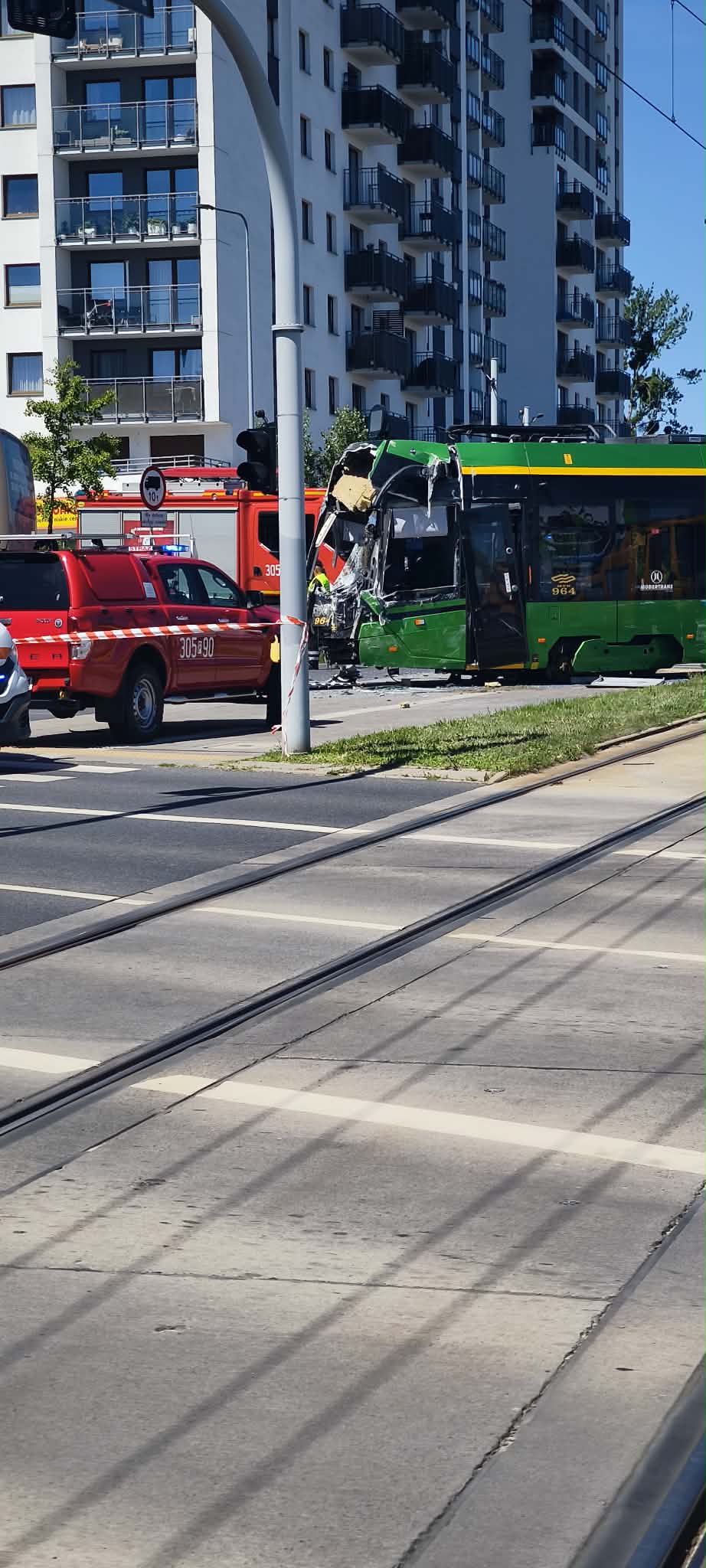 ZDERZENIE Z TRAMWAJEM – SĄ RANNI