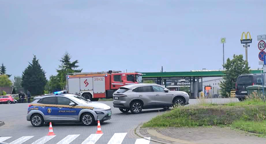 CO ZNALEZIONO POD SAMOCHODEM?