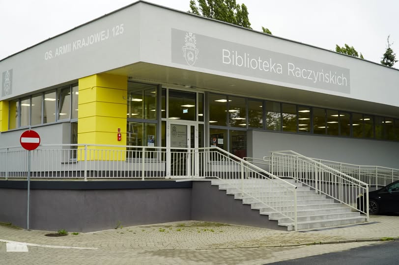 PRZENIEŚLI BIBLIOTEKĘ