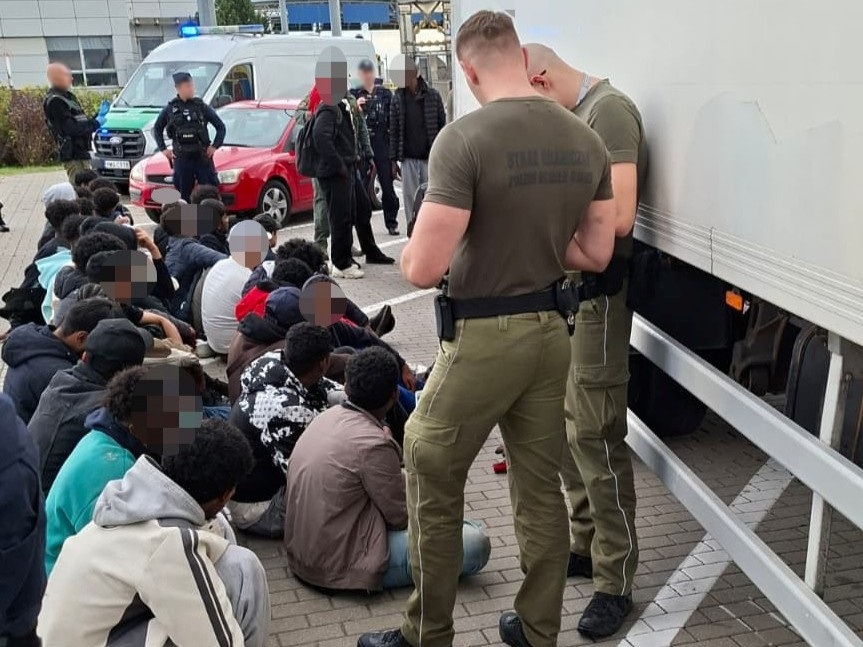 IMIGRANCI W NACZEPIE